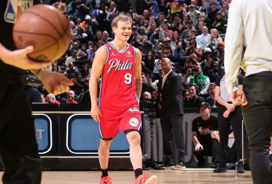 El jugador de los 76ers, Mac McClung, se lució en la competencia de volcadas para concluir con una puntuación perfecta y el trofeo en el NBA All Star 2023. 