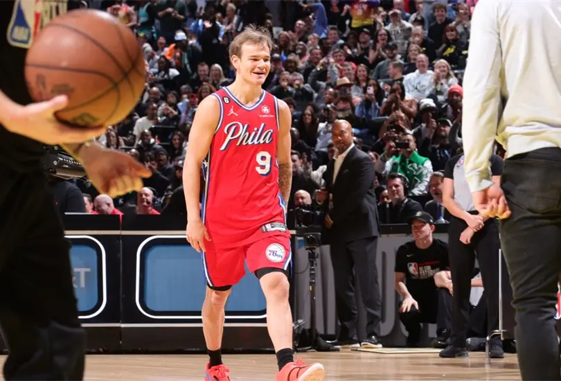 El jugador de los 76ers, Mac McClung, se lució en la competencia de volcadas para concluir con una puntuación perfecta y el trofeo en el NBA All Star 2023. El jugador de los 76ers, Mac McClung, se lució en la competencia de volcadas para concluir con una puntuación perfecta y el trofeo en el NBA All Star 2023.