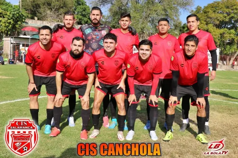 Yosgart Gutiérrez y el conjunto del CIS FC Salamanca - @CISFCSala