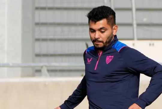 Tecatito Corona volvió a los entrenamientos del Sevilla