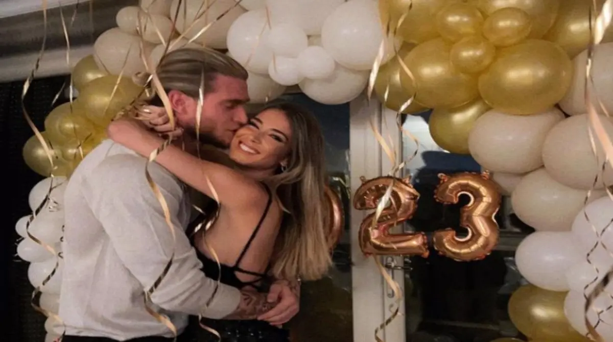 A pesar de tener un pasado complicado, Loris Karius pudo aprender que el futbol es de altas y bajas, y a pesar de que su carrera se estancó en un momento, hoy puede decir que está escalando para llegar a su mejor nivel, de la mano de sus seres queridos. 