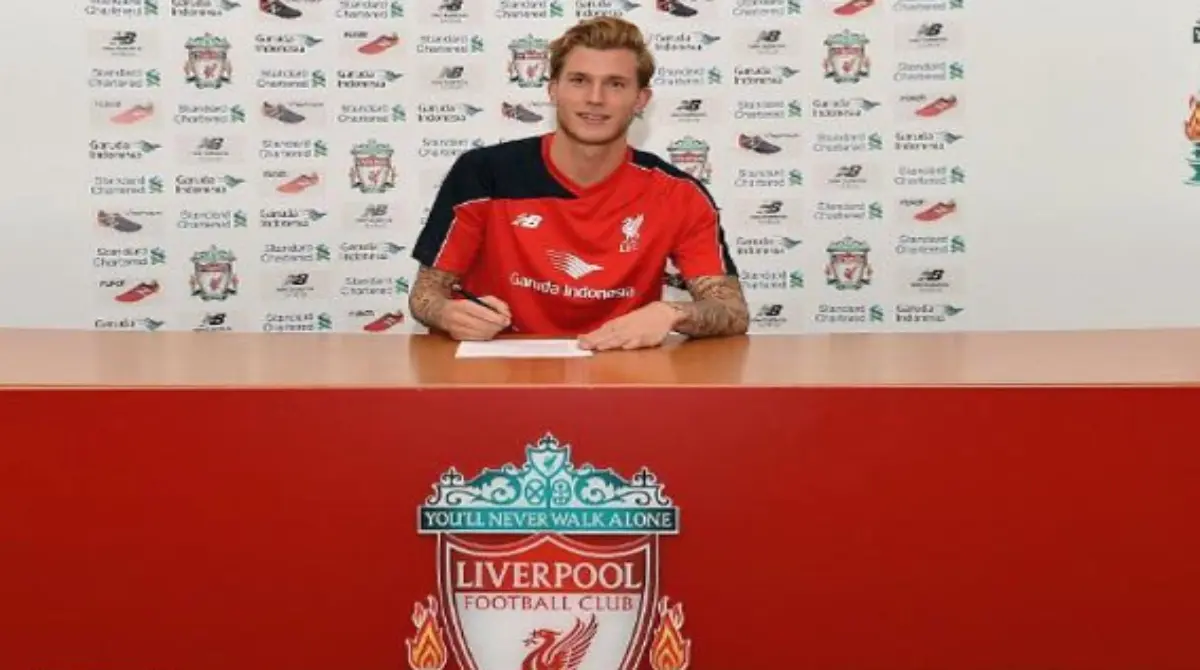 Karius fue titular en la liga alemana del 2013 al 2016, donde fue nombrado el segundo mejor guardameta solo por debajo de Manuel Neuer; esto le valió su llegada al Liverpool FC en 2016 como refuerzo de portería.