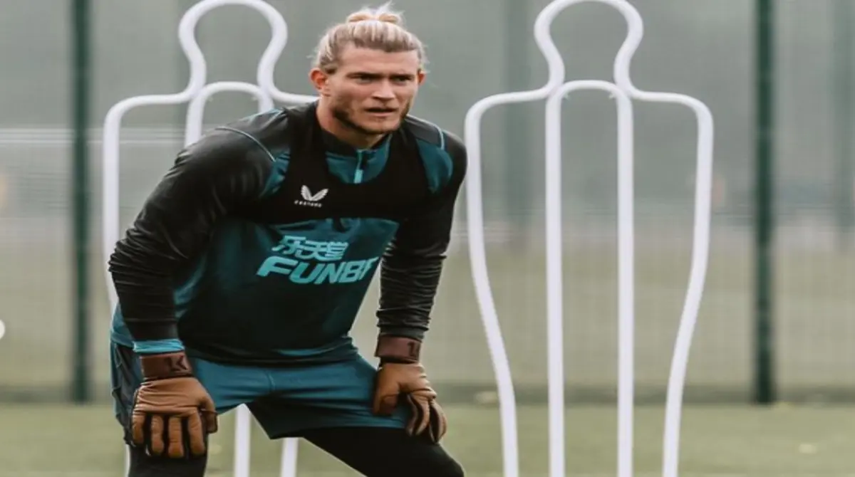 A pesar de que no es el primer portero del equipo, ha demostrado en los entrenamientos y en sus partidos como titular ha demostrado el nivel al que puede llegar y ha mantenido varios arcos en cero en distintas competencias del futbol inglés, por lo que indica que su contrato podría extenderse.