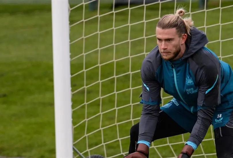 La afici&oacute;n del Newcastle no quiere que Loris Karius ataje en la Final de la Carabao Cup.