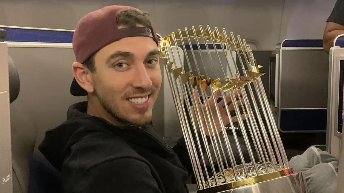 AUSTIN BARNES: El cátcher de los Dodgers de Los Ángeles tiene familia mexicana por parte de su madre, que es mexicoamericana; es un jugador muy completo y es compañero de Julio Urías.