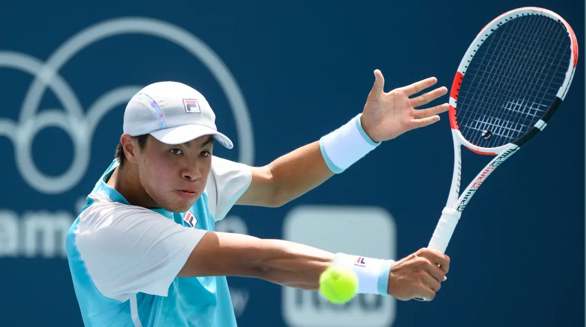 Brandon Nakashima, jugador estadounidense número 50 del ranking, buscará dar la sorpresa en el Abierto Mexicano de tenis.
