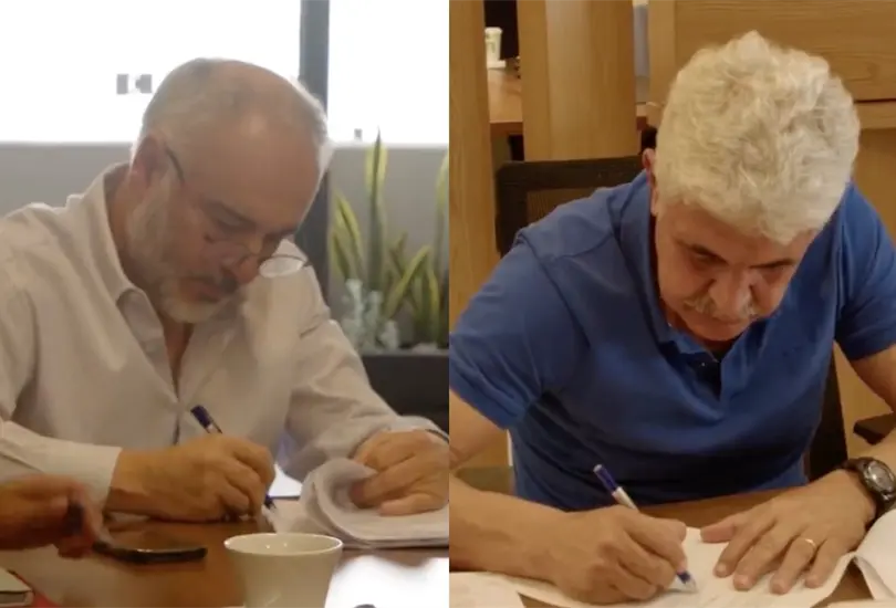 Ricardo Ferretti y Guillermo Vázquez ya firmaron con Cruz Azul. Ricardo Ferretti y Guillermo Vázquez ya firmaron con Cruz Azul.