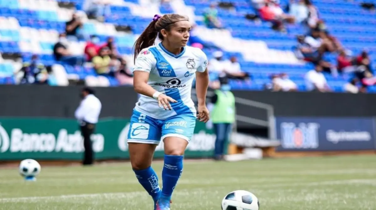 Samara Alcal&aacute; es una de las jugadoras m&aacute;s j&oacute;venes de la Liga MX, y eso no le impidi&oacute; estudiar una carrera mientras trabajaba tambi&eacute;n en su futuro dentro del futbol, por lo que se grad&uacute;o como Fisioterapeuta. 