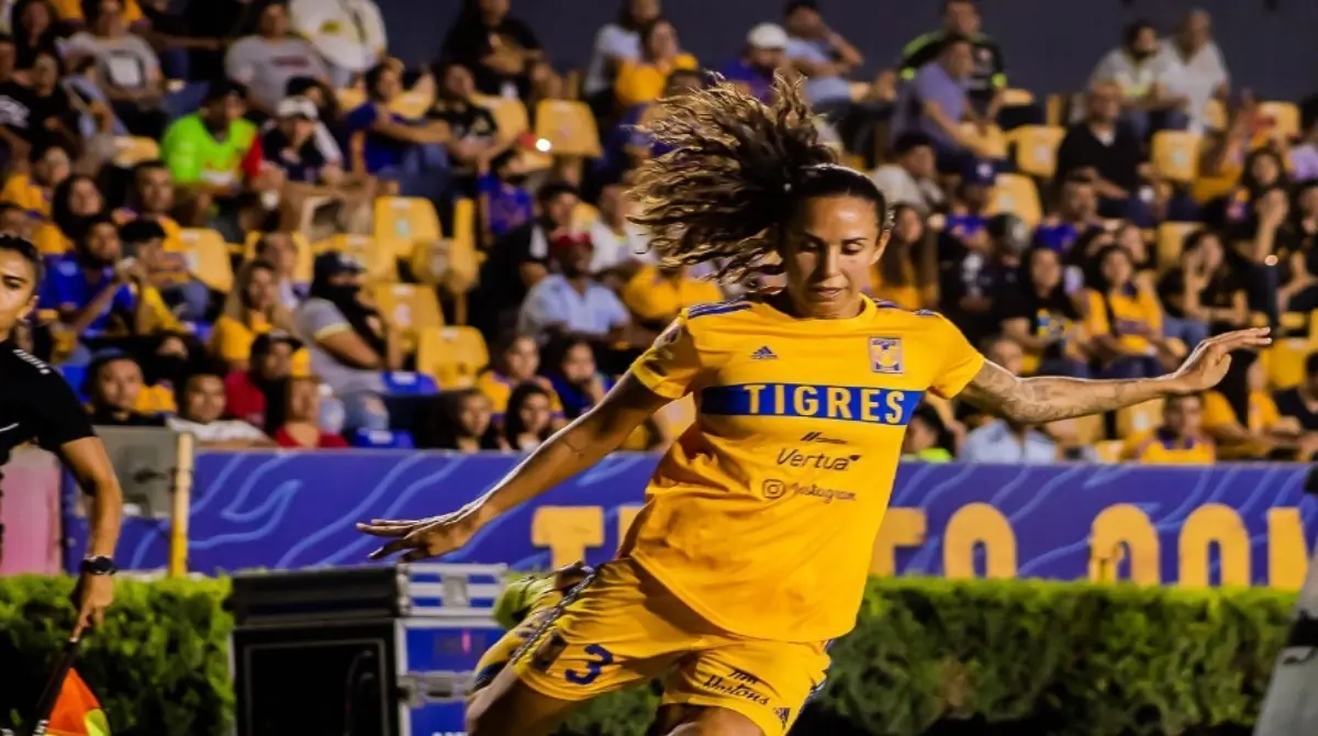 Bianca Sierra es una de las m&aacute;s experimentadas de la Selecci&oacute;n de M&eacute;xico y tambi&eacute;n de las Tigres, y decidi&oacute; estudiar una de las carreras que m&aacute;s tienen que ver con el deporte; se convirti&oacute; en fisioterapeuta. 