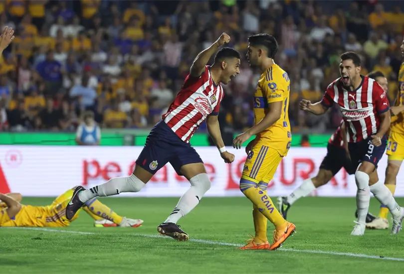 Chivas demostró su calidad y venció a Tigres en calidad de visitante para quitarles el invicto y darle una lección al resto de los equipos. Chivas demostró su calidad y venció a Tigres en calidad de visitante para quitarles el invicto y darle una lección al resto de los equipos.