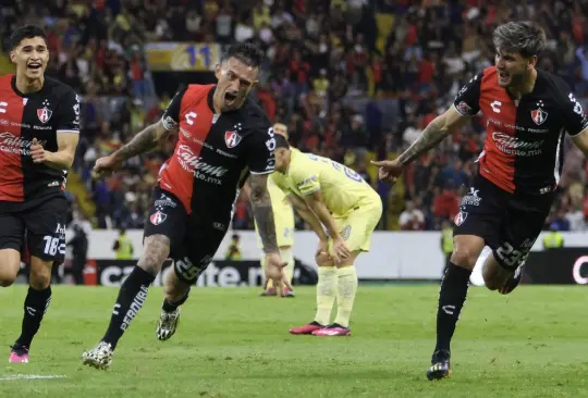 Brian Lozano celebra su doblete ante el América.