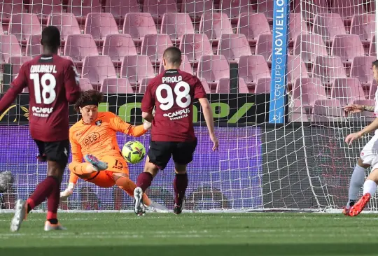 Guillermo Ochoa tuvo una destacada actuación en la goleada del Salernitana sobre el Monza