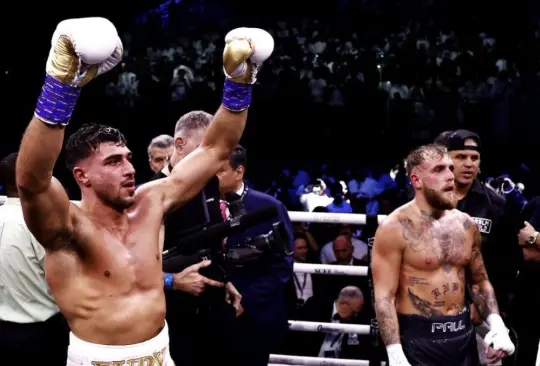 Tommy Fury le propinó la primera derrota en su carrera a Jake Paul en una dramática pelea donde se definió si aceptarán una revancha.