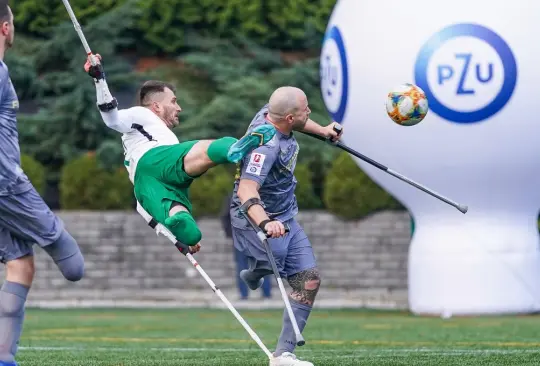 Marcin Oleksy se llevó los aplausos en la gala The Best después de que anotara el mejor gol del mundo a pesar de que sufrió una amputación.