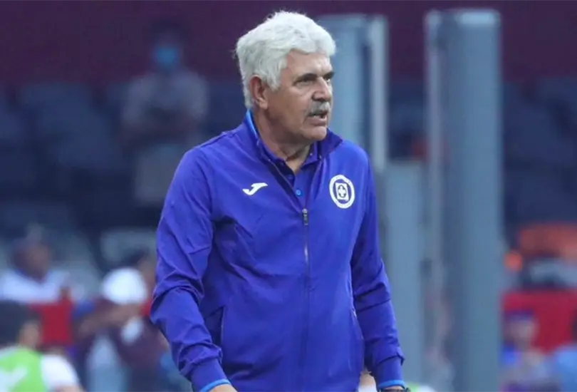 El Tuca Ferretti podr&iacute;a recibir su primera sanci&oacute;n como entrenador de Cruz Azul despu&eacute;s de que rompi&oacute; una regla del Estadio Azteca.