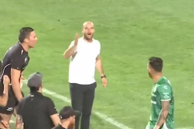 Javier Correa y Eduardo Arce se encararon en el Santos vs Puebla - Captura de pantalla