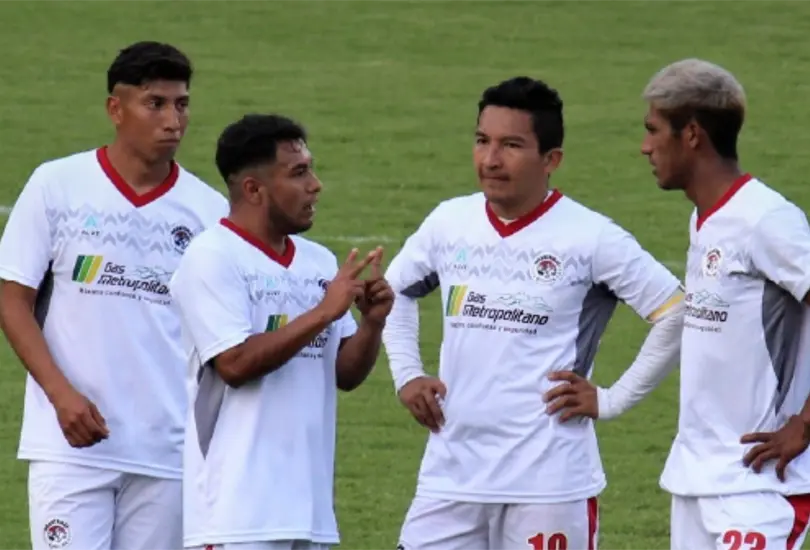 C&eacute;sar Villaluz en partido con los Industriales de Naucalpan.