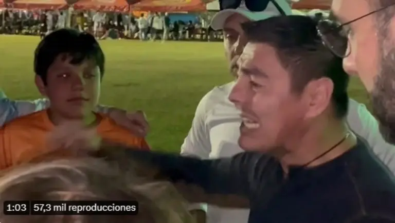 El Travieso Arce durante la charla motivacional. Foto: Captura de pantalla.