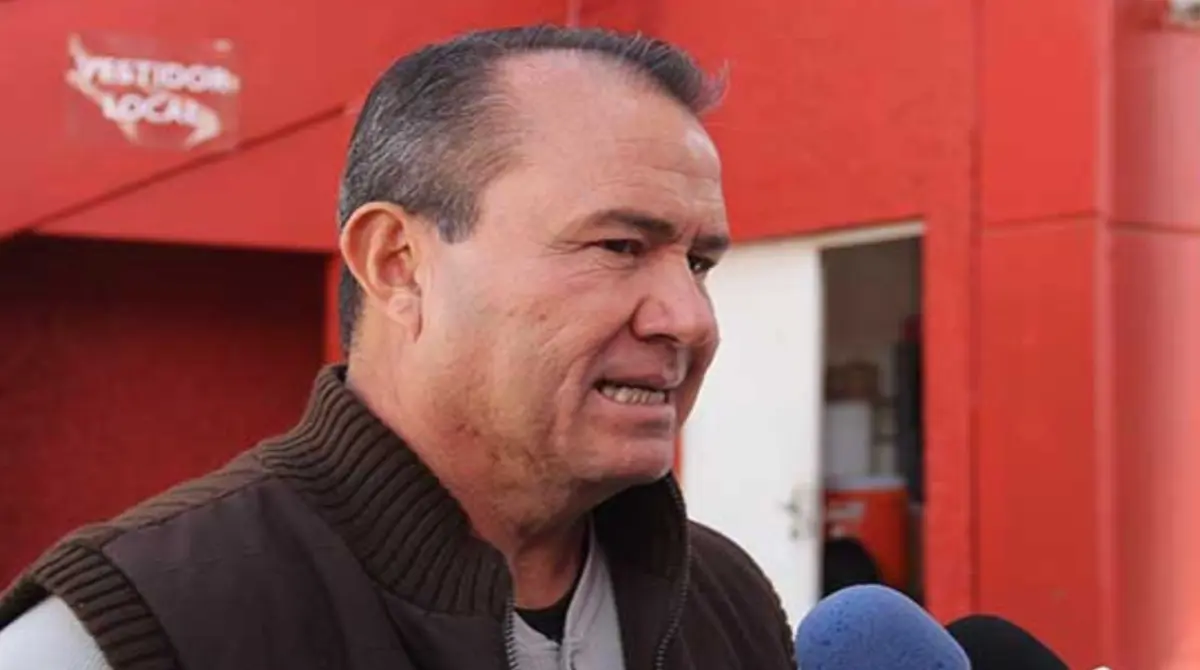El experimentado director t&eacute;cnico mexicano de equipos como Atlas, Le&oacute;n, Chivas y Pachuca fungi&oacute; como DT interino de la Selecci&oacute;n Mexicana en 2010, antes de la llegada de Javier Aguirre para dirigir el Mundial de ese a&ntilde;o. 