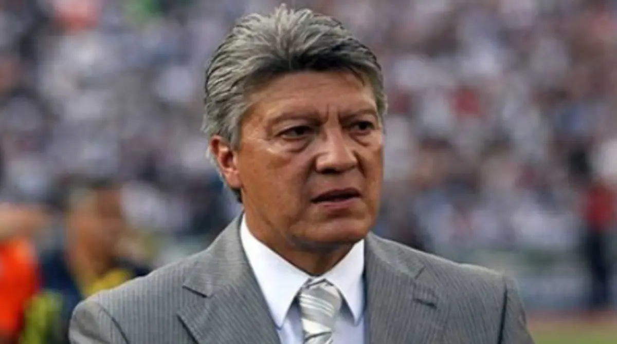 Jes&uacute;s Ram&iacute;rez es un exfutbolista y entrenador mexicano que solo tuvo unos cuantos partidos con M&eacute;xico, ya que fue el reemplazo inmediato de Hugo S&aacute;nchez, pero s&oacute;lo fue parte del banquillo unos cuantos partidos durante el 2008, aunque siempre ser&aacute; recordado por ser Campe&oacute;n del Mundo Sub 17 en el 2005 con la 'generaci&oacute;n dorada'.