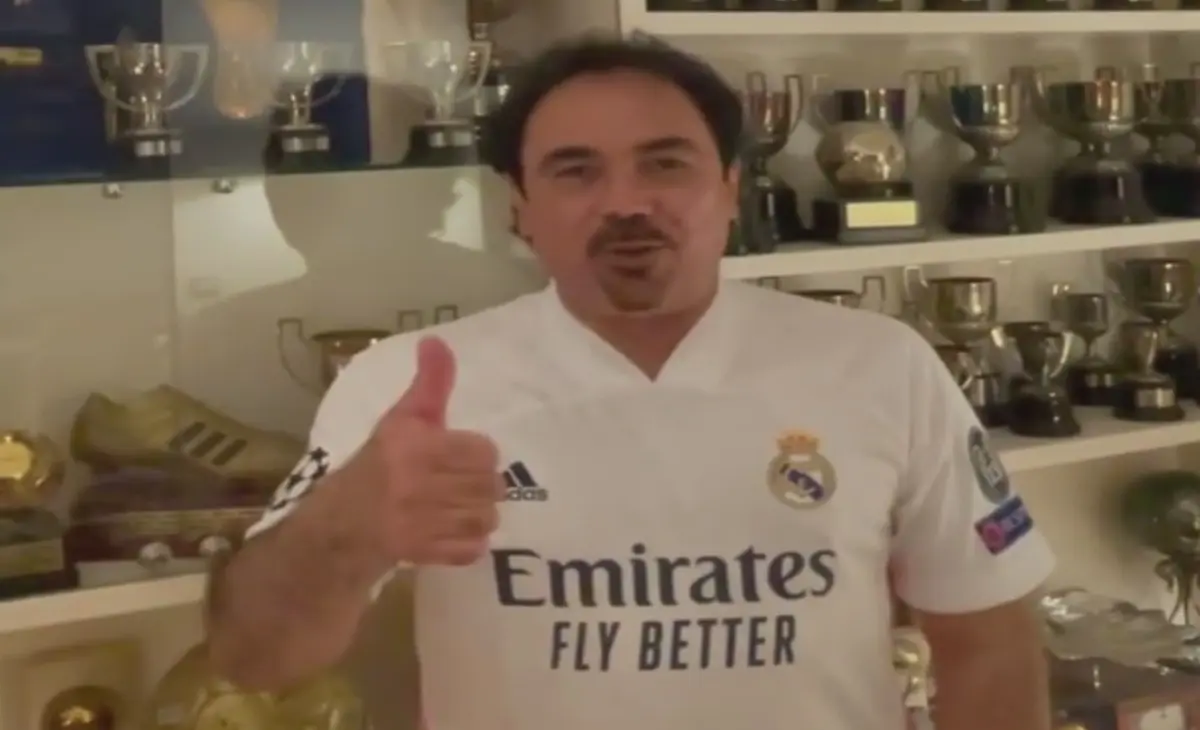Hugo S&aacute;nchez  es uno de los jugadores mexicanos considerados como el mejor de los tiempos y una de las leyendas del Real Madrid; comand&oacute; a la Selecci&oacute;n durante el 2000 y luego de la eliminaci&oacute;n de M&eacute;xico en el Mundial estuvo del 2006 al 2008. donde tuvo la oportunidad de dirigir en una Copa Am&eacute;rica.