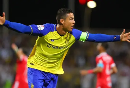 Cristiano Ronaldo celebra sus cuatro goles con el Al-Nassr en partido de la Liga de Arabia Saudita.