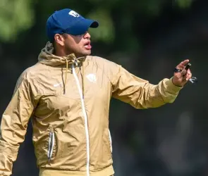 VIDEO: Entrenador de Pumas Femenil agrede a su jugadora en pleno partido