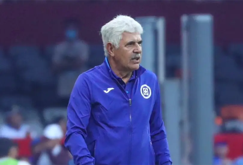 Ricardo Ferretti fue despedido de Cruz Azul luego de los malos resultados que cosech&oacute; desde hace algunas semanas.