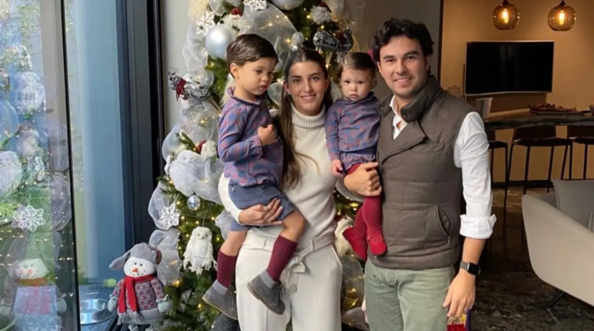 'Checo' P&eacute;rez con sus primeros dos hijos, Sergio P&eacute;rez Jr. y Carlota P&eacute;rez, donde recientemente tuvieron otro llamado Emilio.