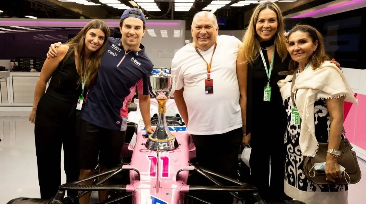 La familia de 'Checo' P&eacute;rez siempre lo ha acompa&ntilde;ado en los momentos m&aacute;s importantes de su carrera, lo que lo llev&oacute; a triunfar en Red Bull.