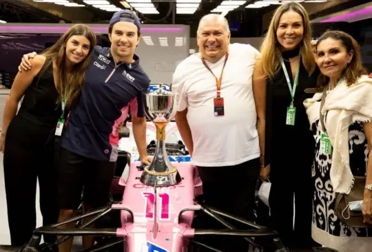 La familia de Checo Pérez siempre lo ha acompañado en los momentos más importantes de su carrera, lo que lo llevó a triunfar en Red Bull.