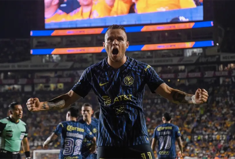 Cabecita Rodr&iacute;guez festeja su anotaci&oacute;n ante Tigres.