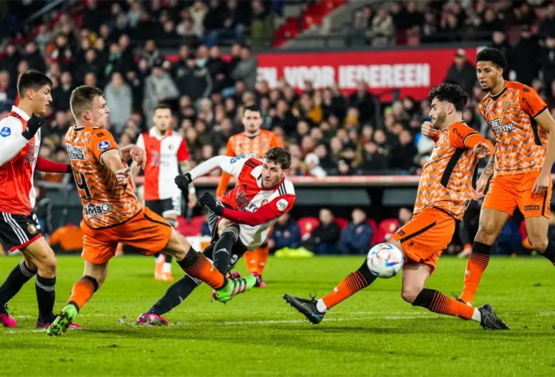 Santiago Giménez volvió a anotar en el triunfo del Feyenoord y se metió de lleno a la competencia por ser campeón de goleo de la Eredivisie. Santiago Giménez volvió a anotar en el triunfo del Feyenoord y se metió de lleno a la competencia por ser campeón de goleo de la Eredivisie.