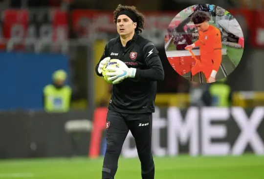 Guillermo Ochoa sorprendió a unos aficionados con un regalo