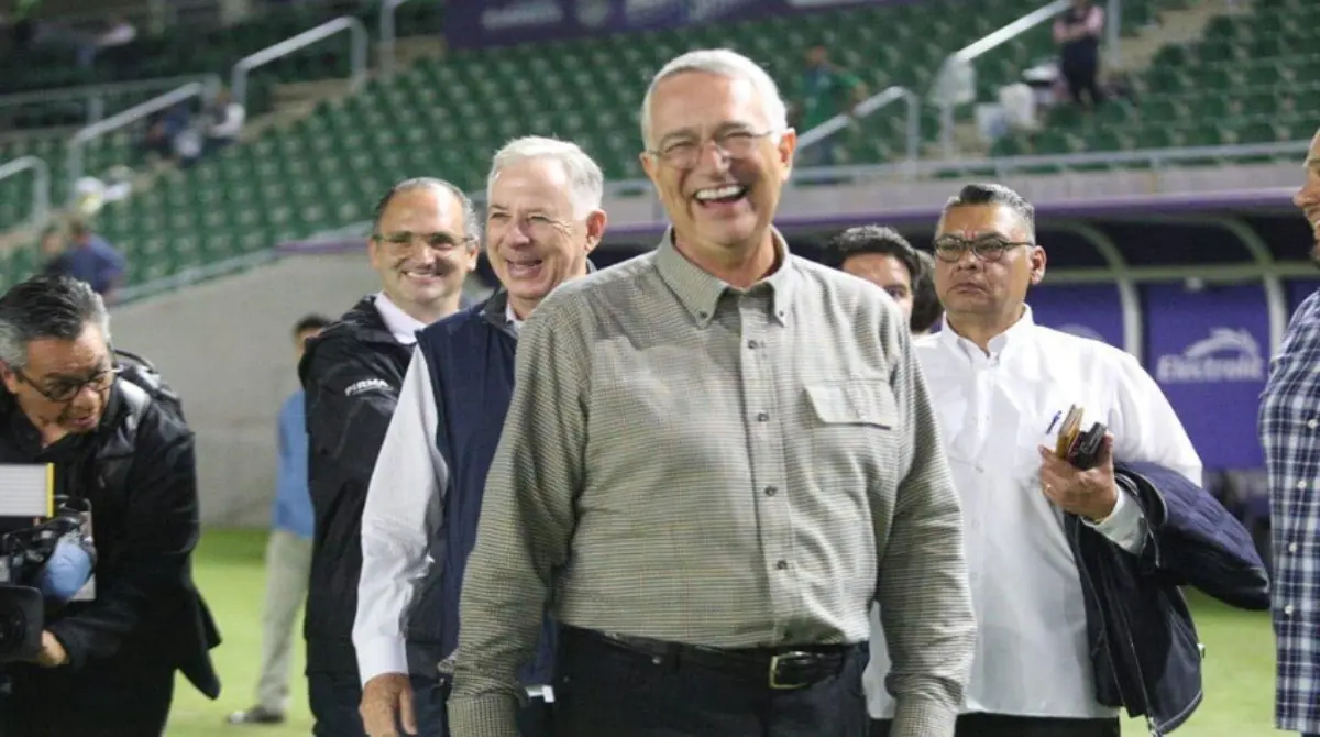 El fundador de Grupo Salinas incursion&oacute; hace poco en el negocio del futbol luego de comprar al Mazatl&aacute;n F.C, club fundado luego de la extinci&oacute;n de Monarcas Morelia. Adem&aacute;s, el empresario posee tambi&eacute;n TV Azteca, Elektra, Banco Azteca y es el hombre con m&aacute;s dinero viviendo en M&eacute;xico.