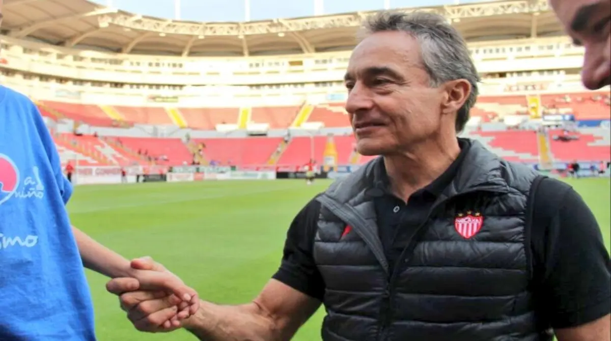 Ernesto Tinajero compr&oacute; a los Rayos del Necaxa en el 2014, ya que antes eran propiedad de Televisa y se hab&iacute;an estancado en la segunda divisi&oacute;n. Desde su adqusici&oacute;n, los Rayos regresaron a la primera divisi&oacute;n de la Liga Mx y fueron m&uacute;ltiples campeones de ascenso. Adem&aacute;s, es fundador de la empresa de telecomunicaciones Cablecom.