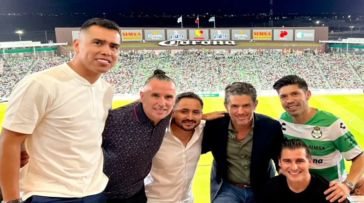 As&iacute; mismo, Grupo Orlegi, tambi&eacute;n es due&ntilde;o de Santos Laguna, equipo con el que Alejandro Irarragori incursion&oacute; por primera vez en el futbol, luego de haber comprado el plantel a Grupo Modelo.
