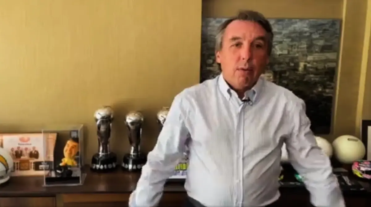 Emilio Azc&aacute;rraga es el presidente del Consejo de Administraci&oacute;n de Grupo Televisa desde 1997, y por ende, es due&ntilde;o del Club Am&eacute;rica, de quien Televisa tiene los derechos. Adem&aacute;s de la esta televisora, Emilio preside la Organizaci&oacute;n de Telecomunicaciones de Iberoam&eacute;rica. 