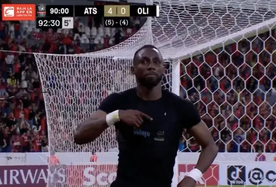 Julián Quiñones celebra la remontada del Atlas sobre Olimpia de Honduras.