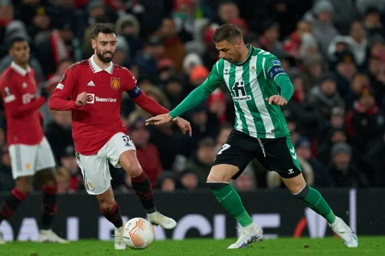 Manchester United tiene pie y medio en los cuartos de final de la Europa League luego de golear al Real Betis - Twitter @RealBetis