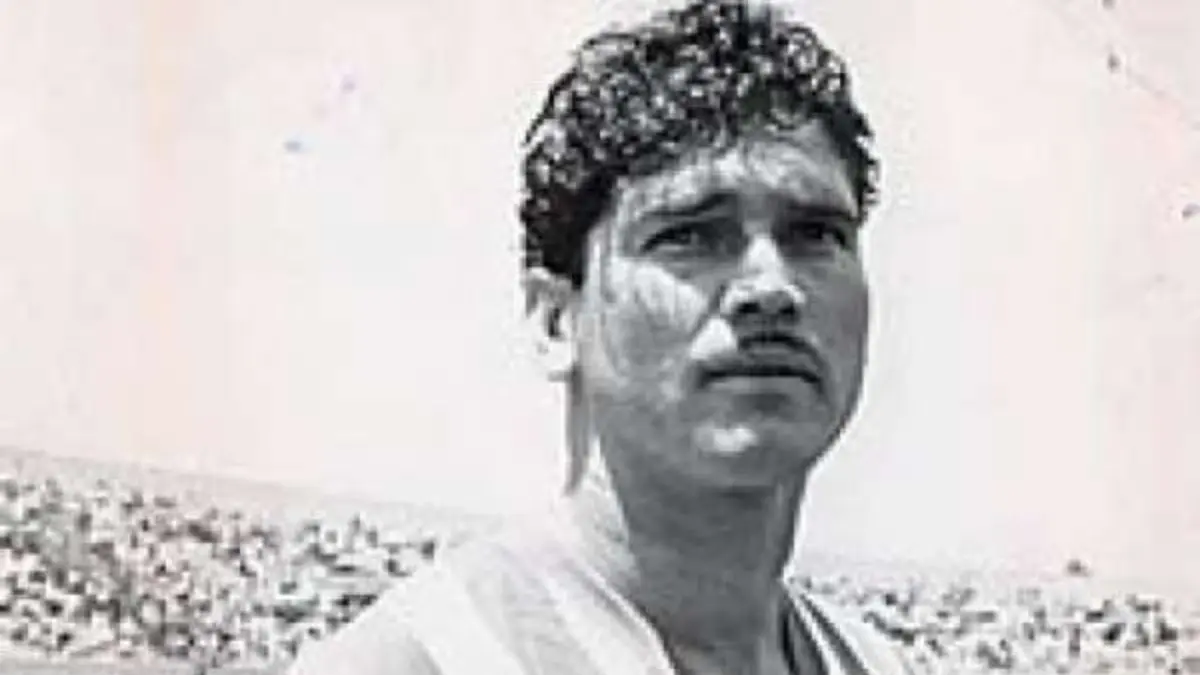 Max Prieto fue uno de los jugadores más importantes de Chivas en los años 40, donde es el séptimo máximo anotador histórico del equipo con 84 tantos, de los cuales nueve fueron en contra del América. Lo que lo tiene empatado en el tercer puesto de este ranking.