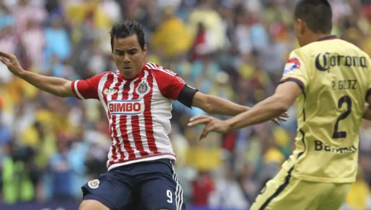 Omar Bravo es el máximo anotador en la historia de Chivas con 132 goles, además de un ídolo y referente de la última generación de sus aficionados, donde el América le convirtió en seis ocasiones, empatado en el sexto lugar con otros delanteros.
