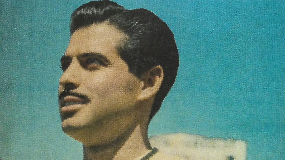 Octavio Víal fue parte del primer campeonato del América en 1938 donde anotó un gol, por lo que es considerado un ídolo tras ser el tercer jugador con más tantos en la institución con 152, además de que le anotó en cinco ocasiones a Chivas, empatado en el quinto lugar de la lista.