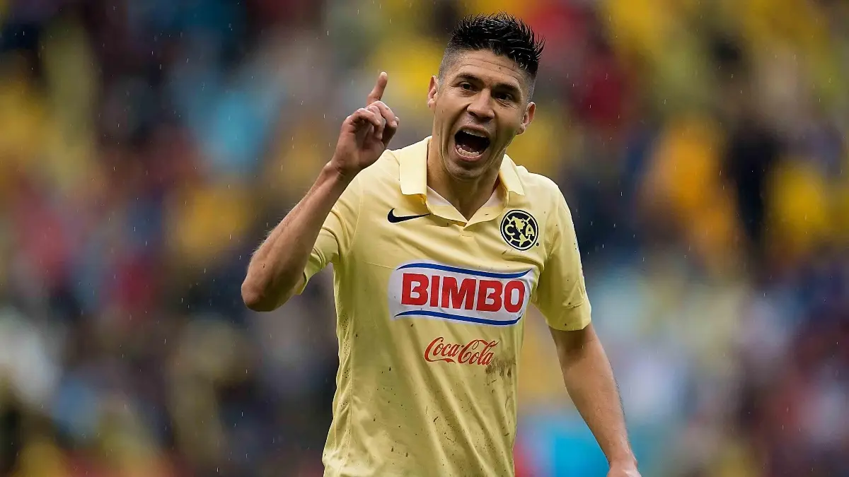 Oribe Peralta fue uno de los últimos goleadores más importantes del América, y a pesar de que también jugó con las Chivas al final de su carrera, se le recuerda por los cinco tantos que hizo en el Clásico Nacional como azulcrema.