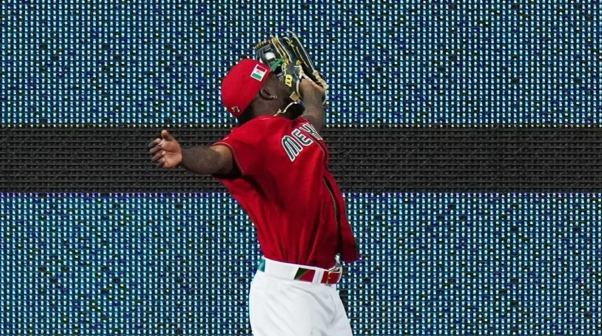A la par del momento mágico del colombiano con Atlas, Randy Arozarena vivía un momento clave con la Selección Mexicana de Beisbol al conseguir un out increíble.