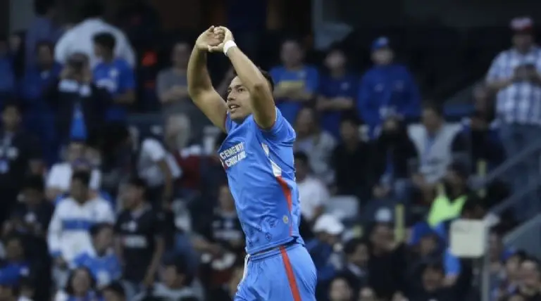 Iván Morales celebra su gol ante San Luis - @cruzazul