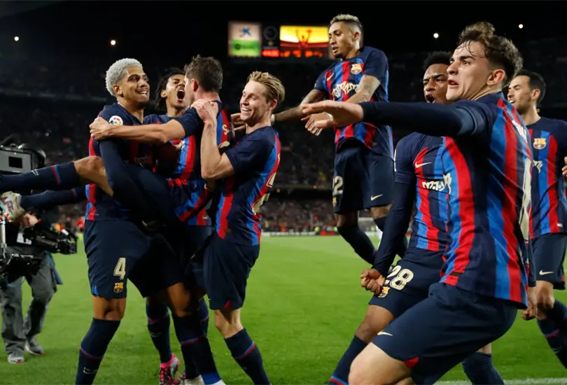 El Barcelona venció de último minuto al Real Madrid en El Clásico gracias a un gol de último minuto de Franck Kessie para casi sentenciar LaLiga. El Barcelona venció de último minuto al Real Madrid en El Clásico gracias a un gol de último minuto de Franck Kessie para casi sentenciar LaLiga.