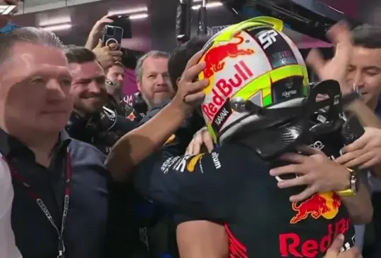 El padre de Verstappen no estuvo conforme con el segundo lugar en podio de su hijo.