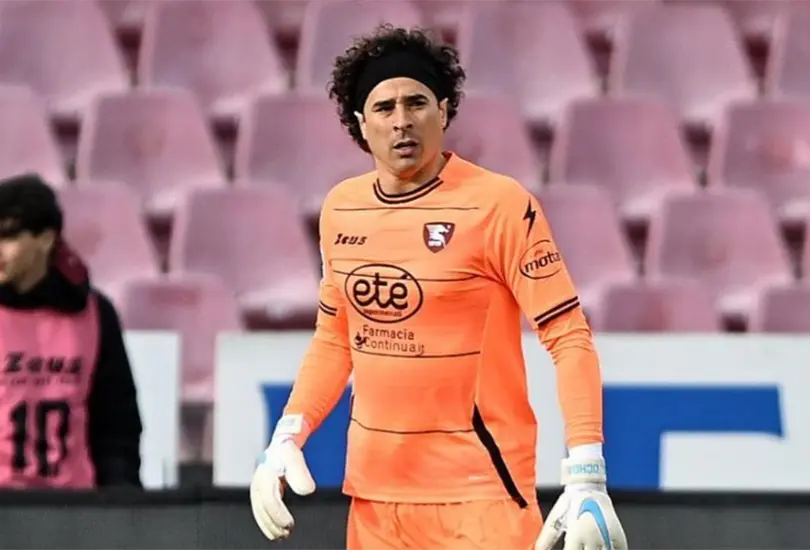 Guillermo Ochoa cont&oacute; los sacrificios que hizo para fichar con el Salernitana