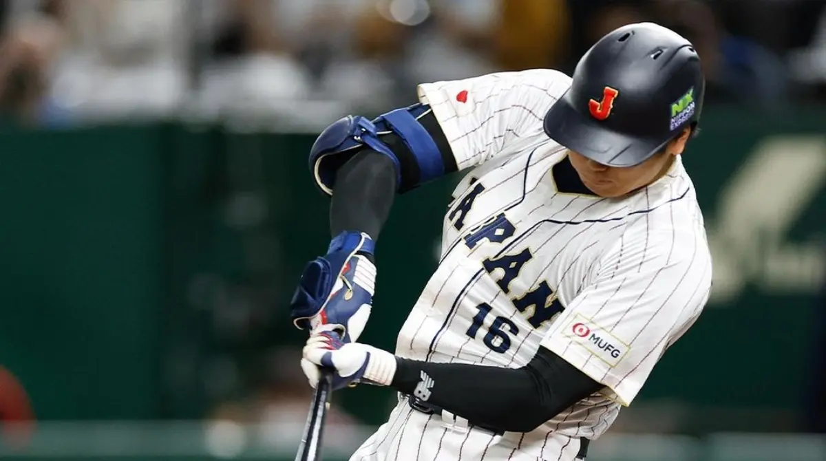 La comparativa con Ruth se relaciona con todos aquellos récords que ha alcanzado y que parecían imposibles, mismos que van desde los 8 jonrones conseguidos en un mes, las 10 victorias como pitcher y 10 jonrones en la temporada, así como 100 jonrones y 250 ponches.